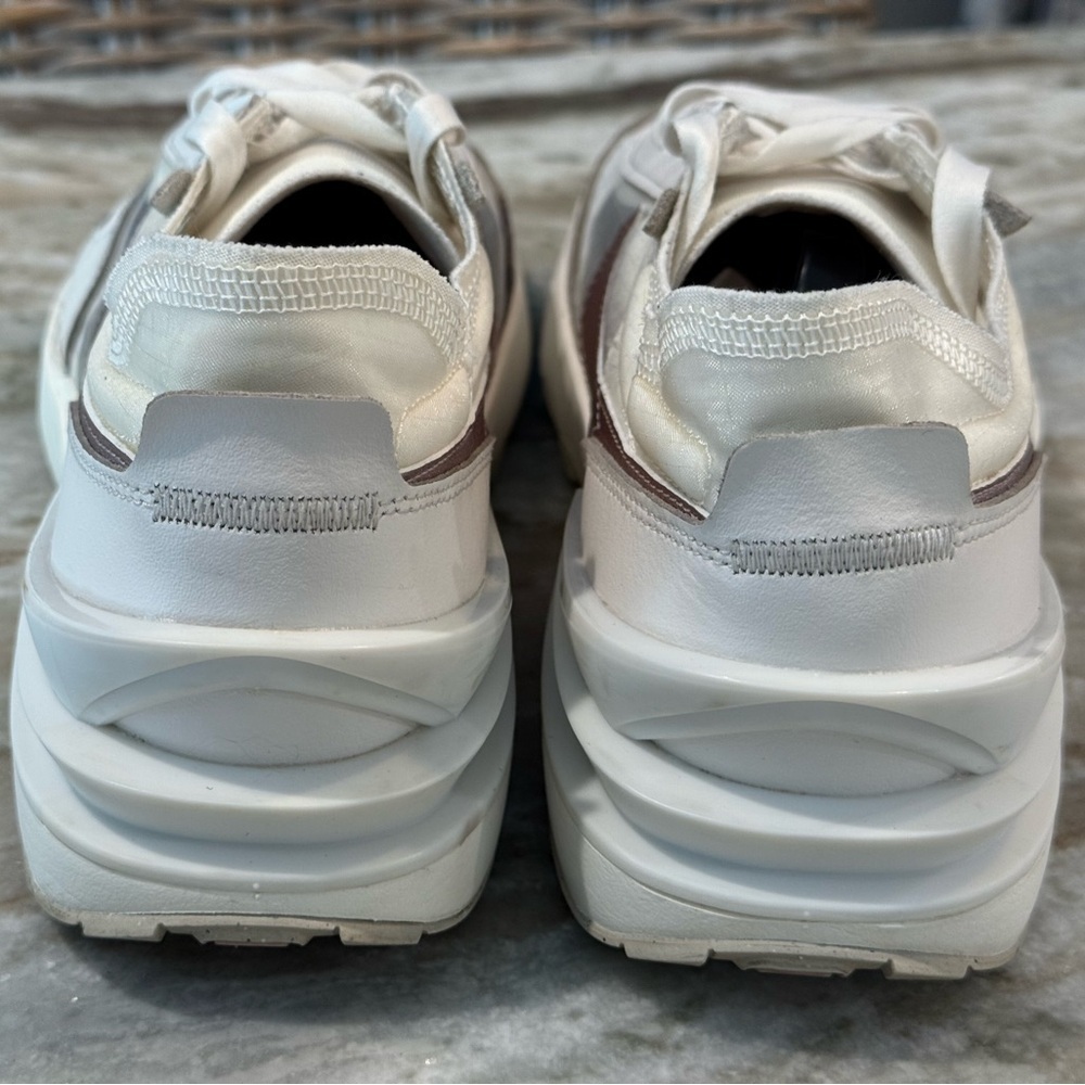 Women’s NIKE Waffle One sneakers- summit white/infinite lilac. Size 11 - Picture 10 of 12